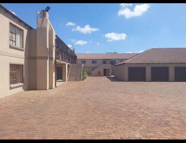 3 BEDROOM APARTMENT FOR SALE IN VAALPARK
